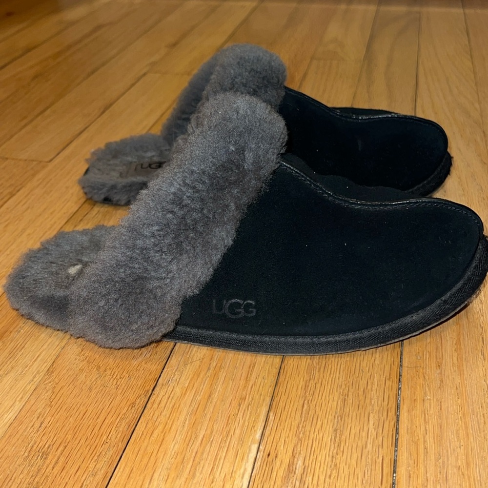 Women’s UGG Scuffette II
Cozy Used Ugg Slippers